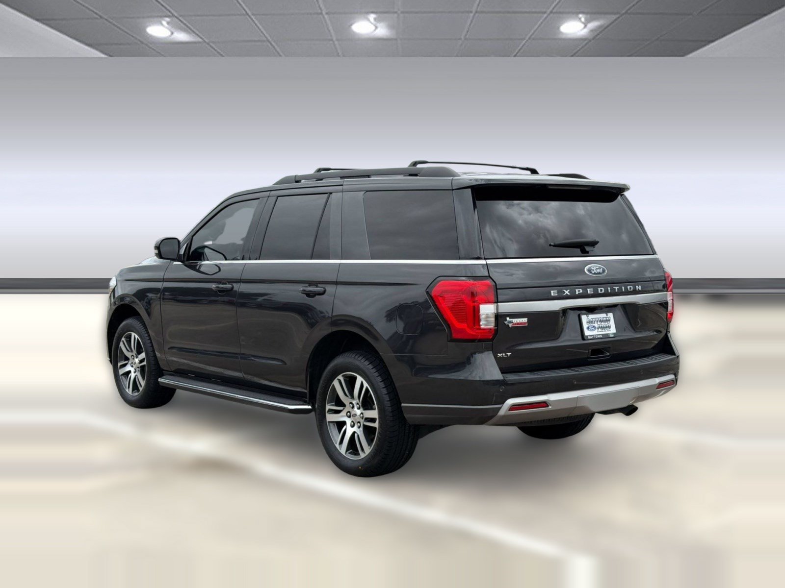 Certified 2022 Ford Expedition XLT RWD image 3