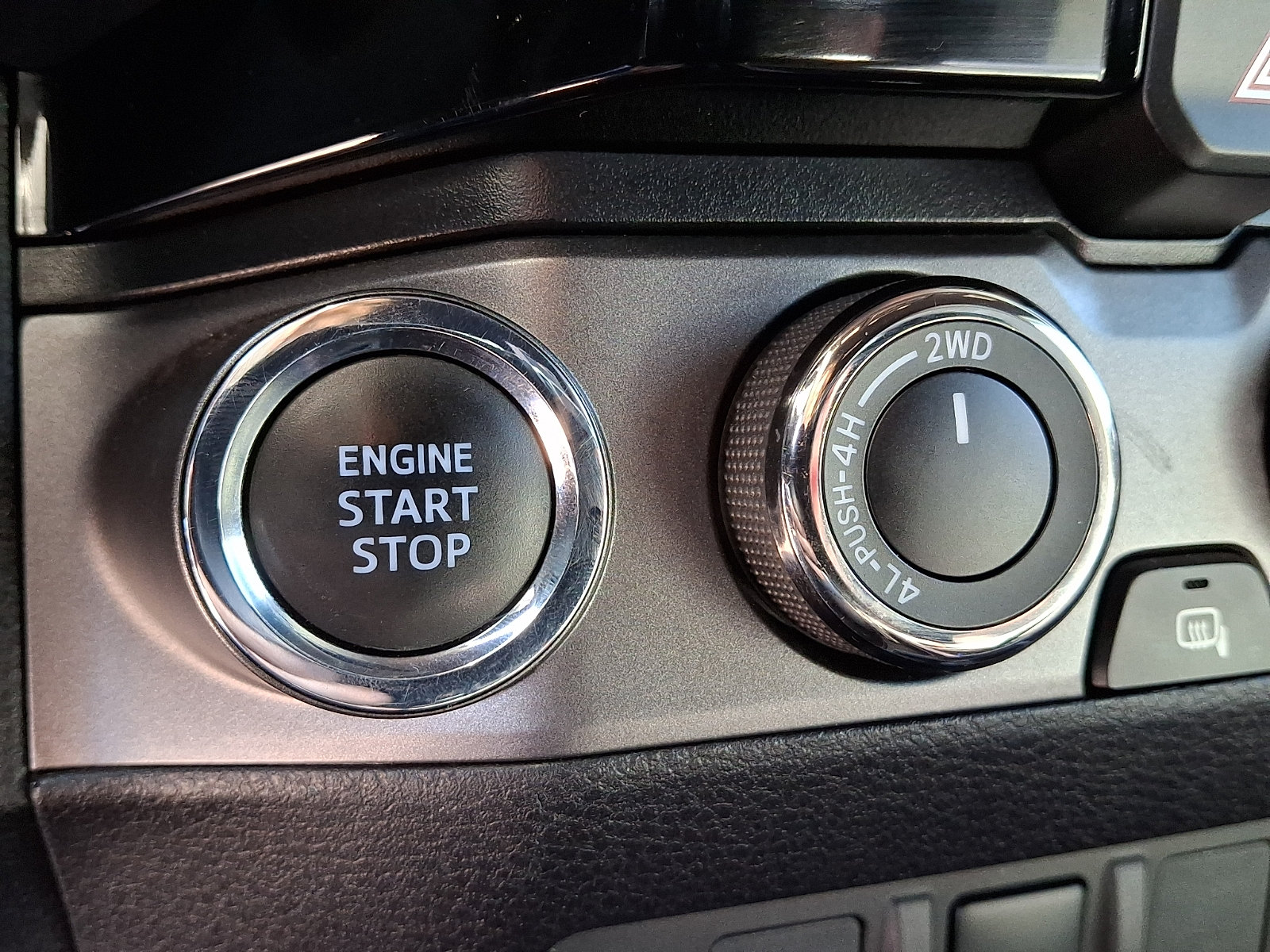 Used 2018 Toyota Tacoma TRD Off-Road AWD/4WD image 33