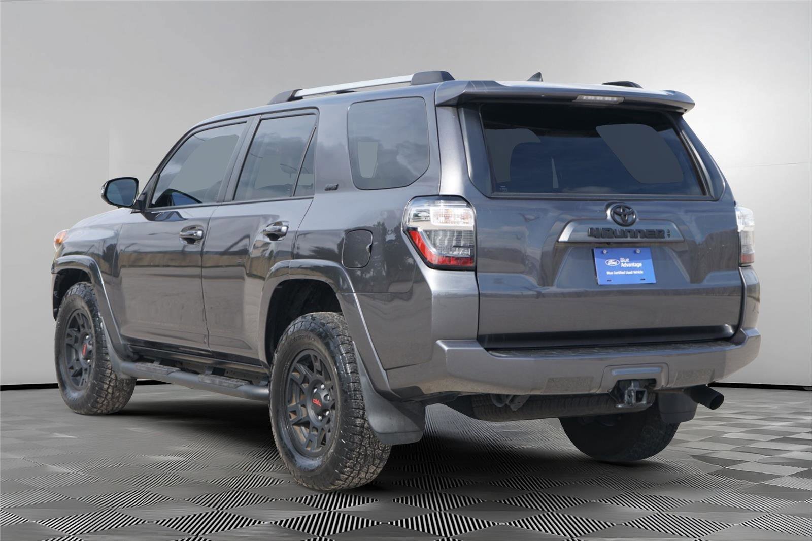 Used 2023 Toyota 4Runner SR5 Premium w/ Moonroof Package RWD image 6