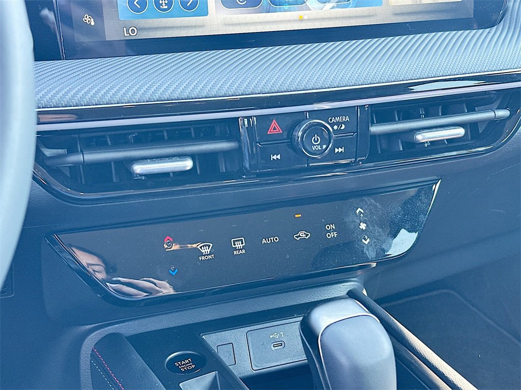 Used 2025 Nissan Kicks SR image 15