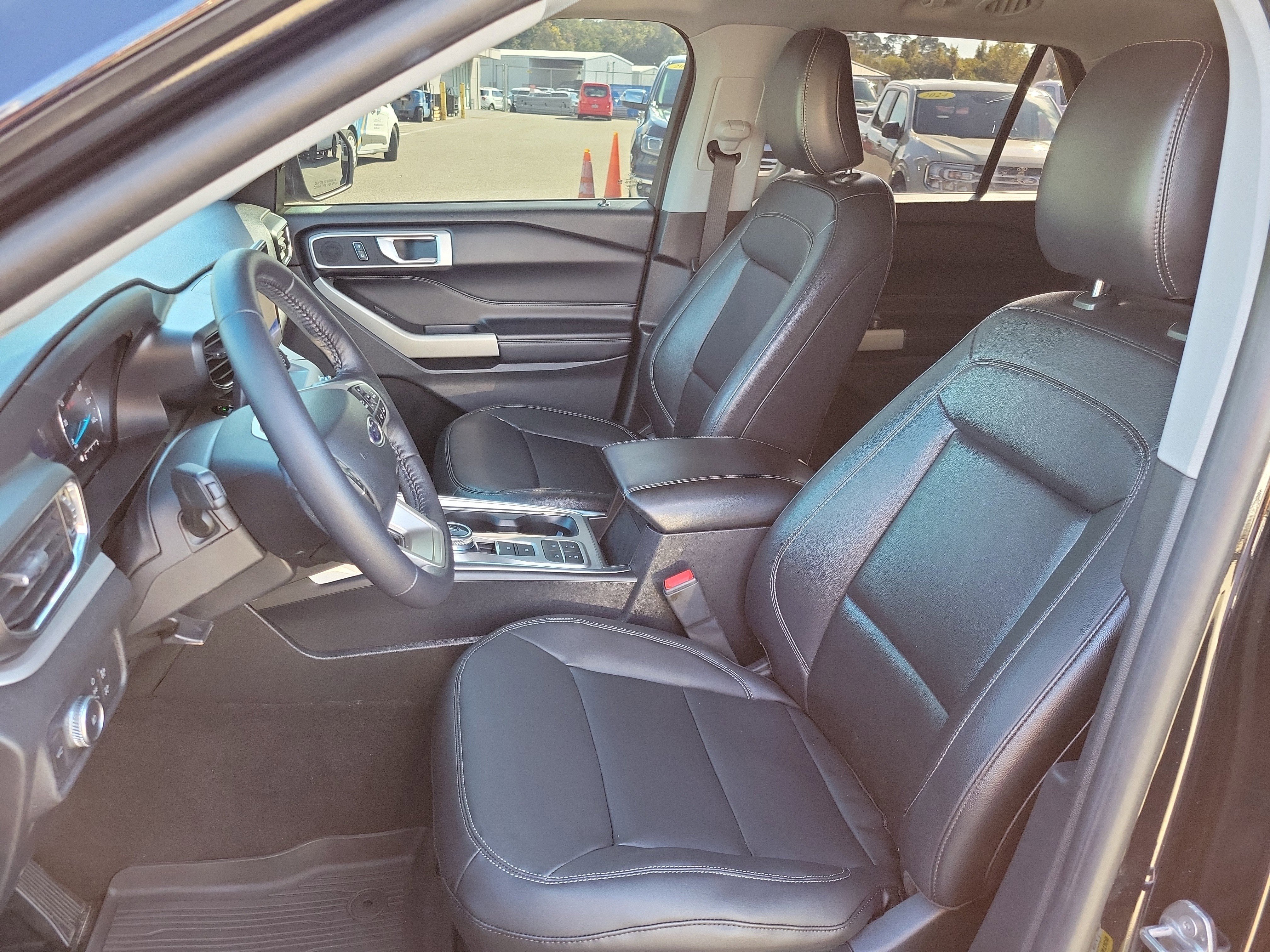 Certified 2021 Ford Explorer XLT w/ Equipment Group 202A image 8