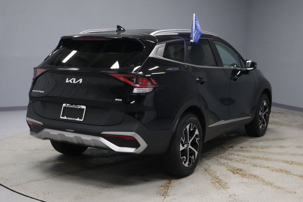 Used 2023 Kia Sportage EX image 5