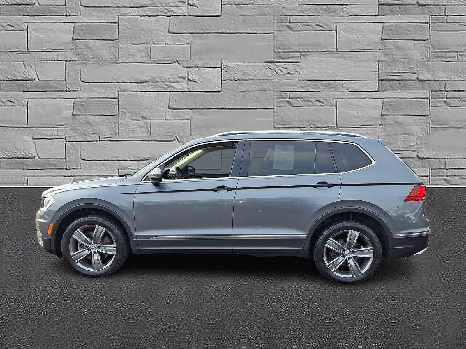 Used 2020 Volkswagen Tiguan SEL AWD/4WD image 6