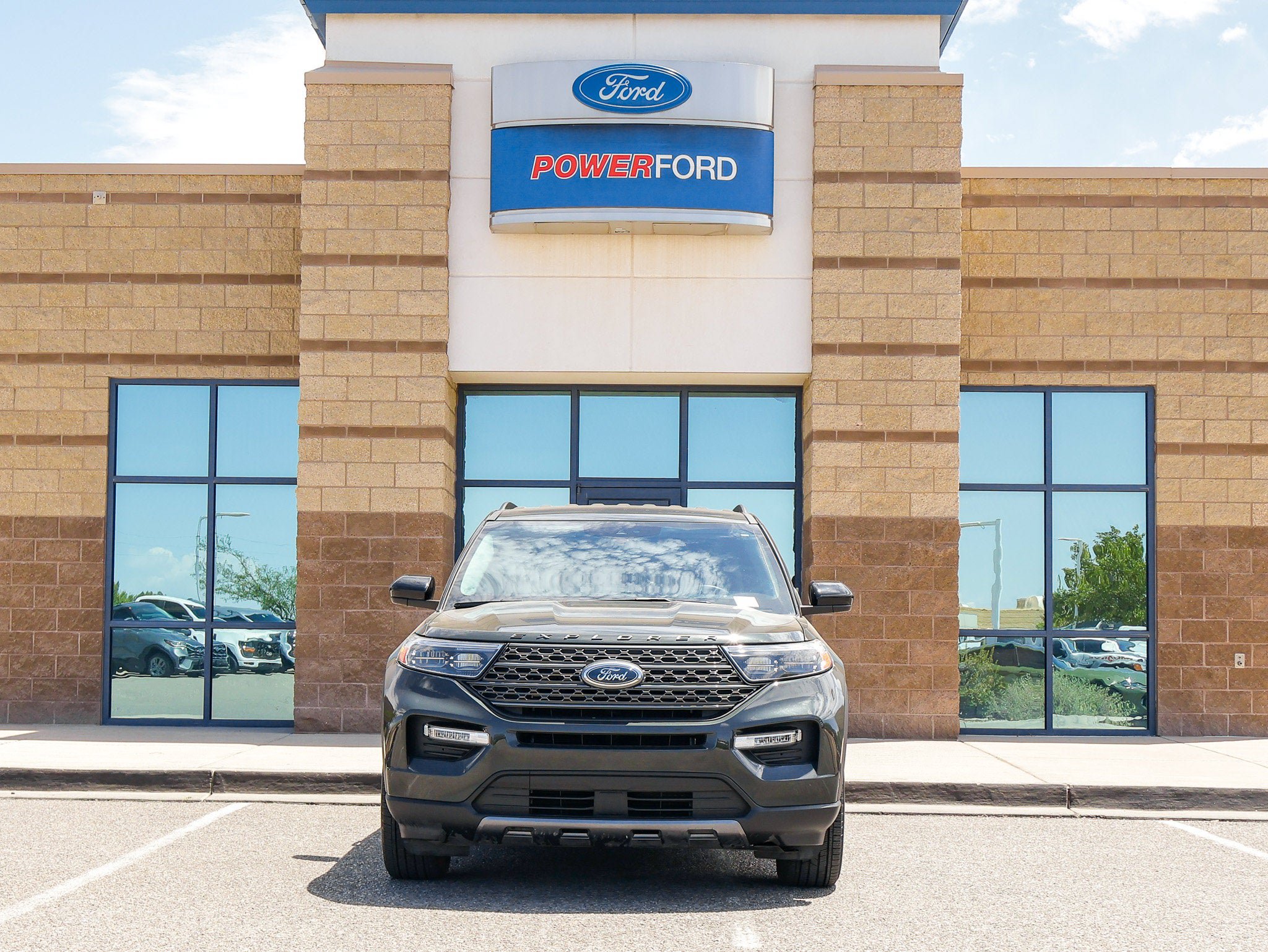 Certified 2023 Ford Explorer XLT w/ Equipment Group 202A AWD/4WD image 3
