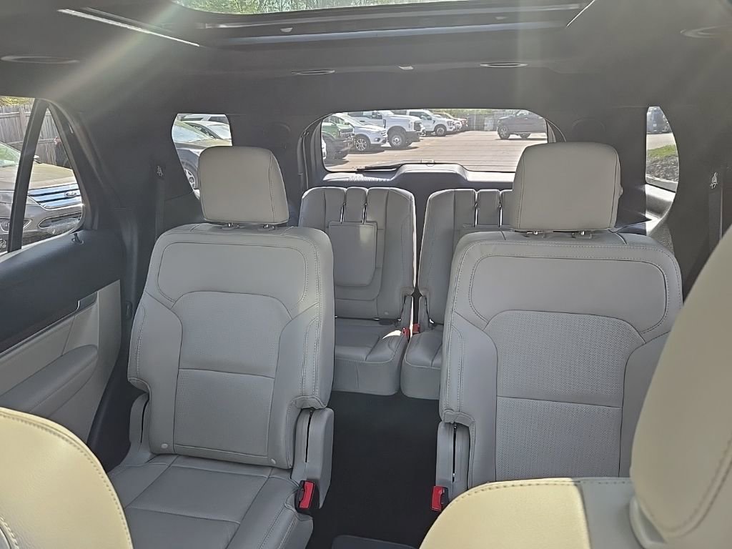 Certified 2019 Ford Explorer Limited w/ Ford Safe & Smart Package AWD/4WD image 13