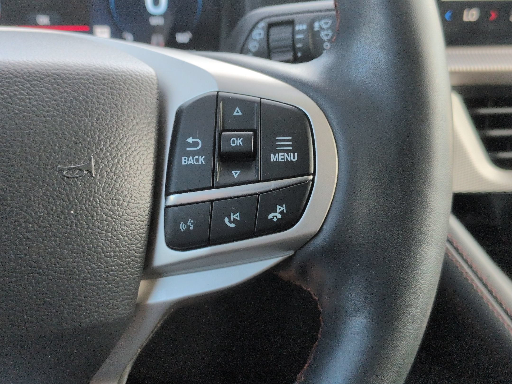 Certified 2025 Ford Explorer Active w/ Active Comfort Package RWD image 19