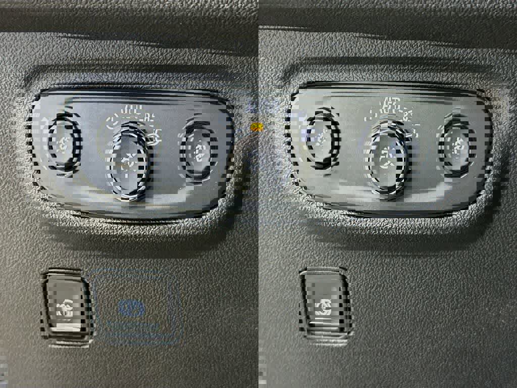 Used 2023 GMC Terrain SLT image 26