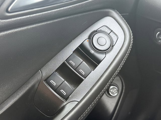 Used 2023 Buick Encore GX Select w/ Sport Touring Package FWD image 23
