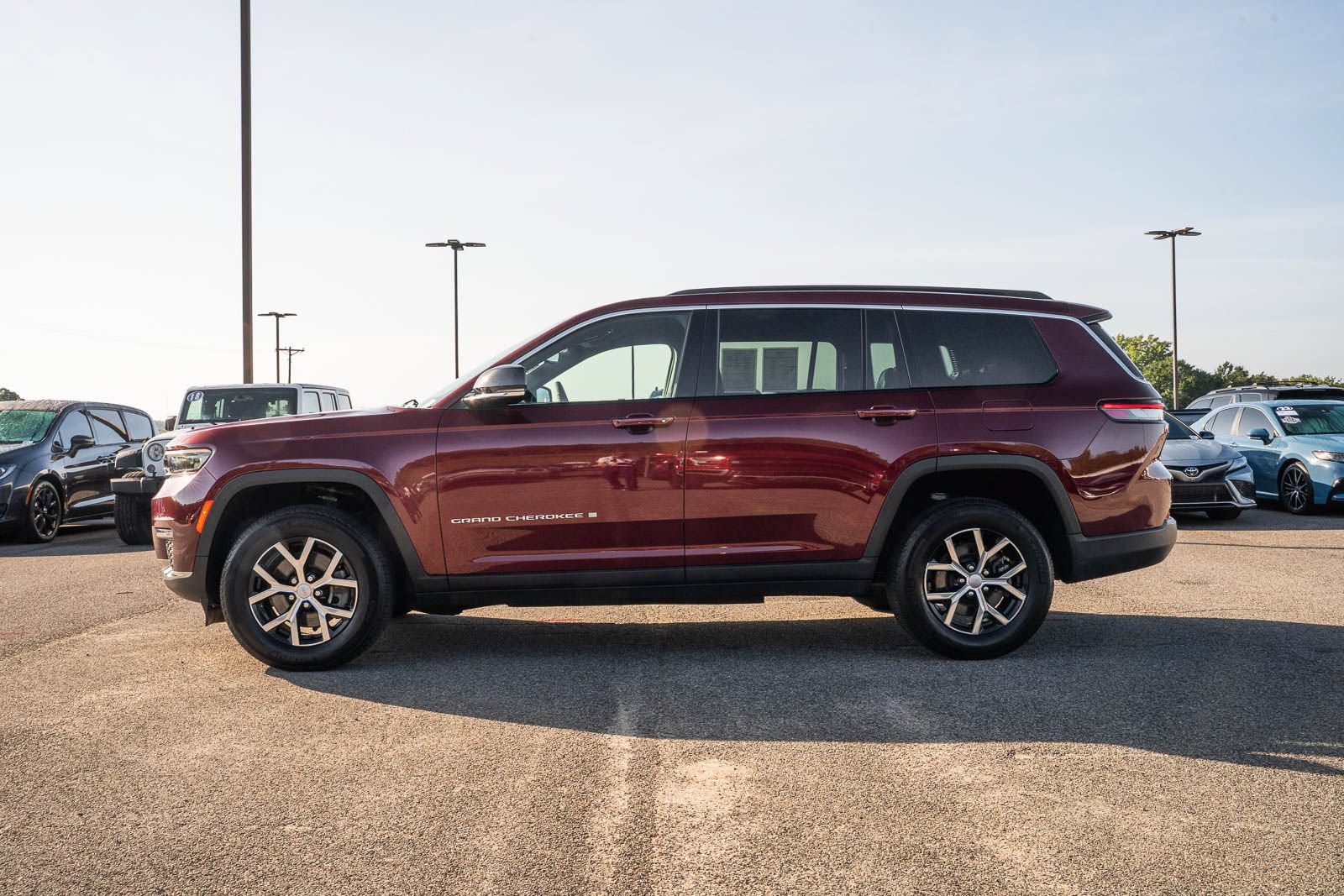 Used 2025 Jeep Grand Cherokee L Limited w/ Trailer Tow Package AWD/4WD image 5