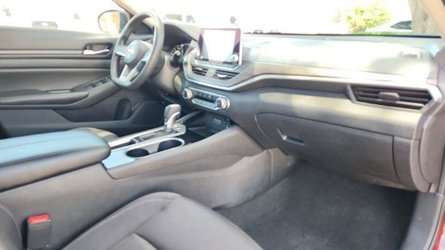 Used 2024 Nissan Altima 2.5 SV FWD image 29