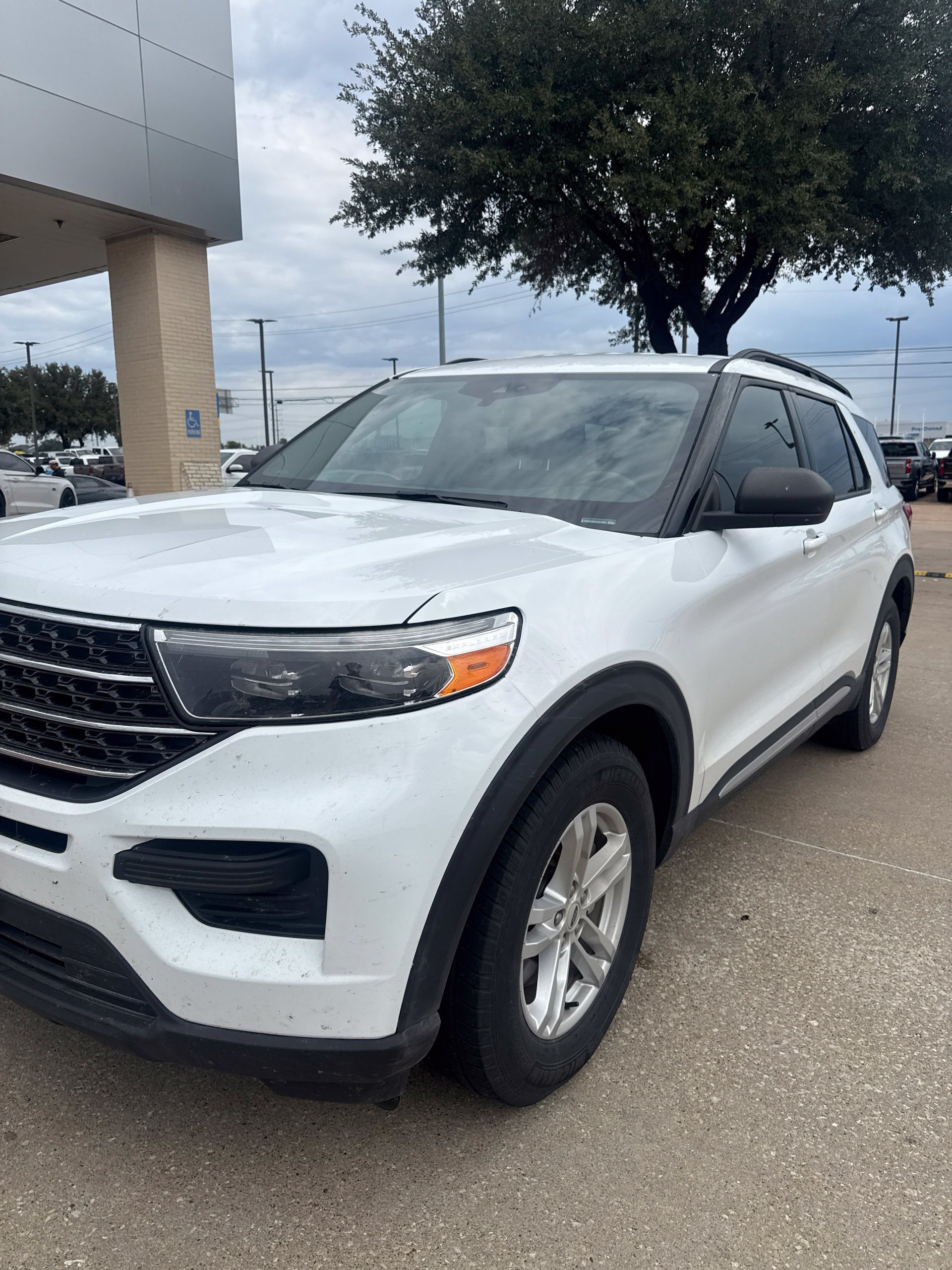 Certified 2020 Ford Explorer XLT RWD image 4