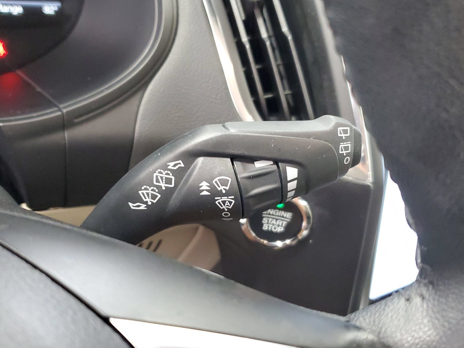 Certified 2024 Ford Edge Titanium AWD/4WD image 28