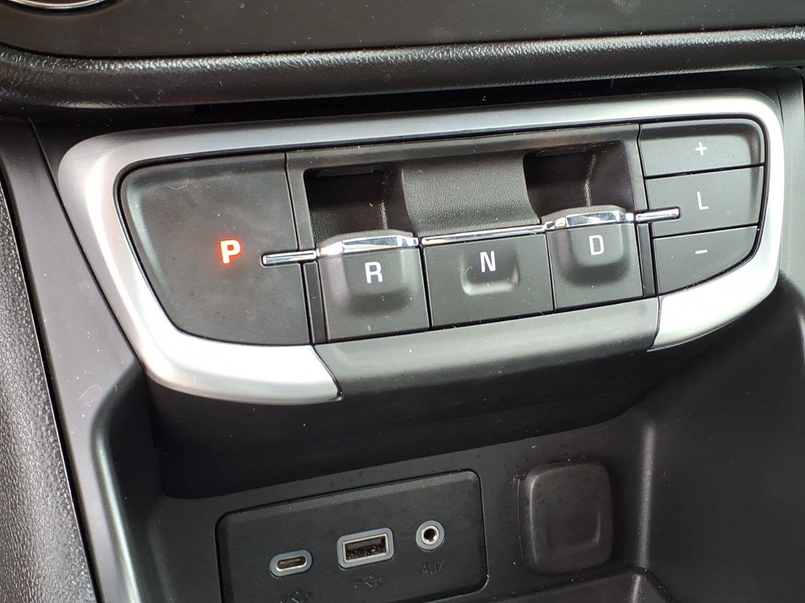 Used 2024 GMC Terrain SLE w/ Driver Convenience Package FWD image 12