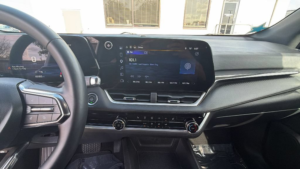 Used 2026 Chevrolet Equinox LT FWD image 19
