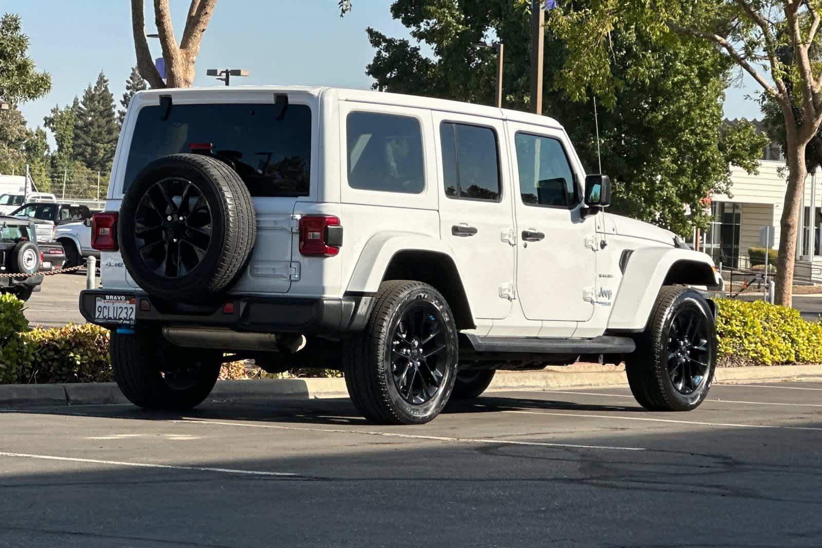 Used 2022 Jeep Wrangler Unlimited Sahara AWD/4WD image 2