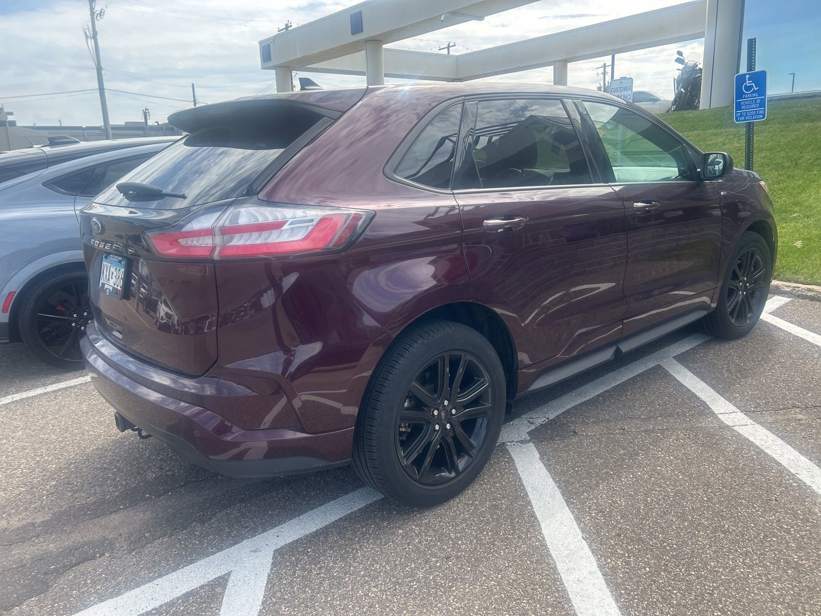 Certified 2023 Ford Edge ST-Line w/ Class II Trailer Tow Package AWD/4WD image 3