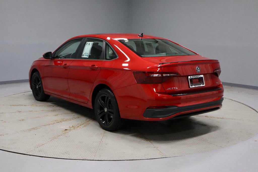 Used 2023 Volkswagen Jetta SE w/ Panoramic Sunroof Package FWD image 9