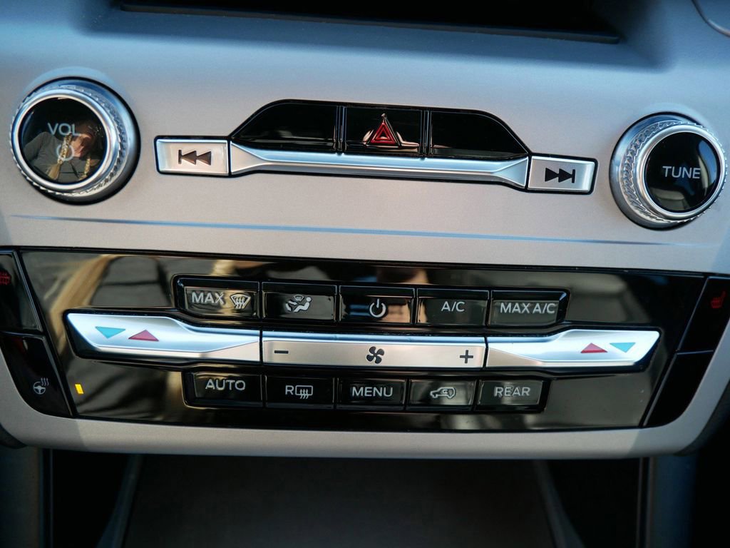 Certified 2023 Ford Explorer XLT w/ Equipment Group 202A image 28