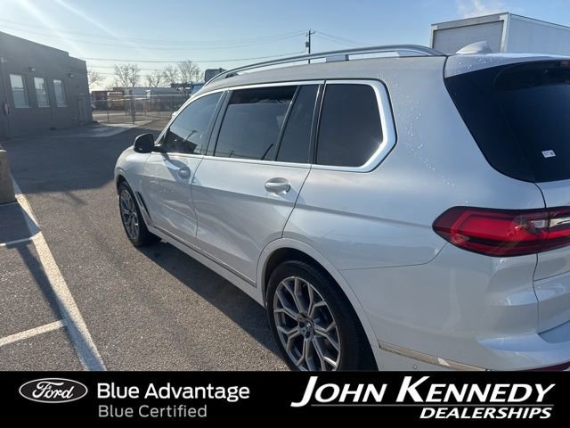 Used 2022 BMW X7 xDrive40i w/ Executive Package image 3
