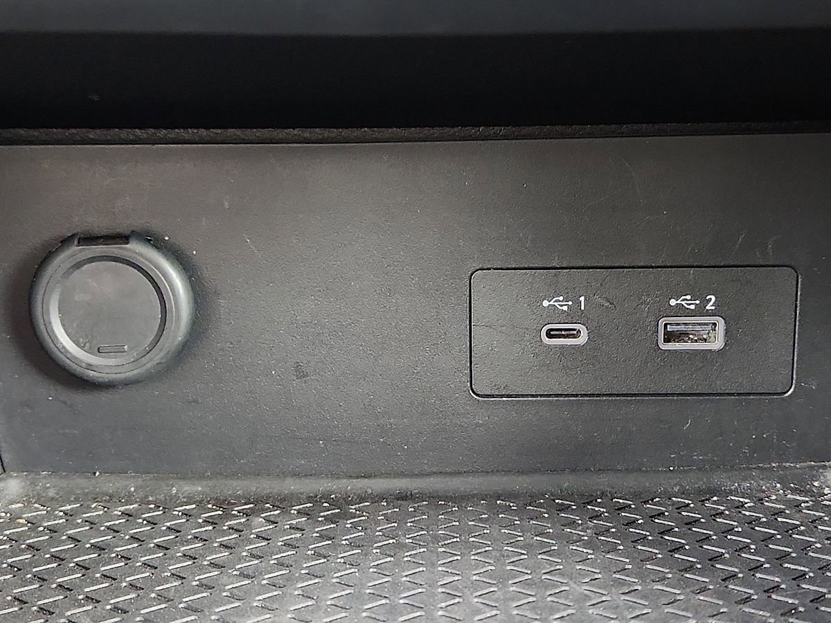 Used 2025 Nissan Pathfinder SV AWD/4WD image 9