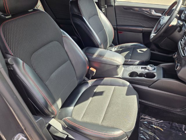 Certified 2025 Ford Escape ST-Line Select AWD/4WD image 12