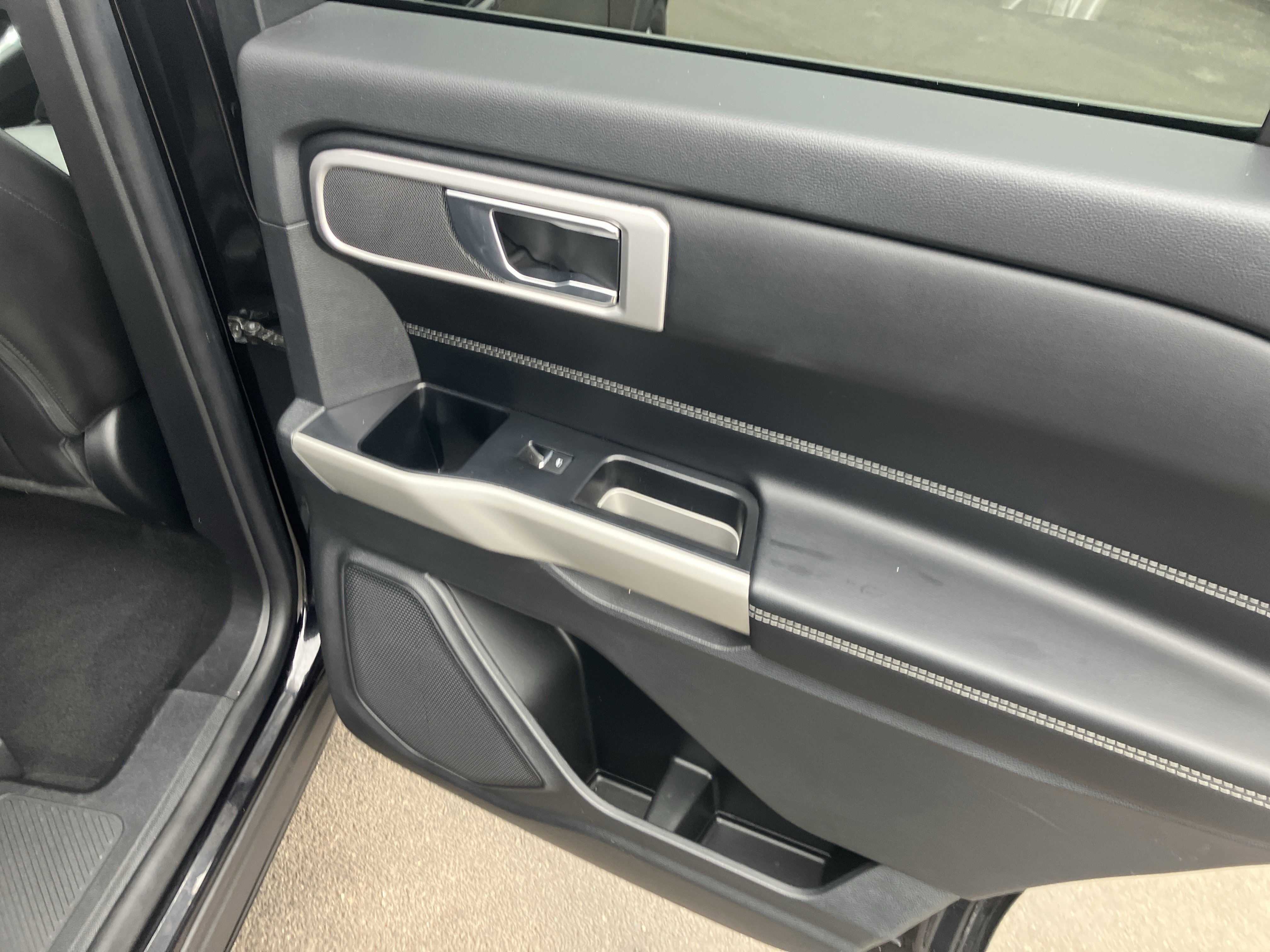 Certified 2022 Ford Explorer XLT w/ Equipment Group 202A image 11