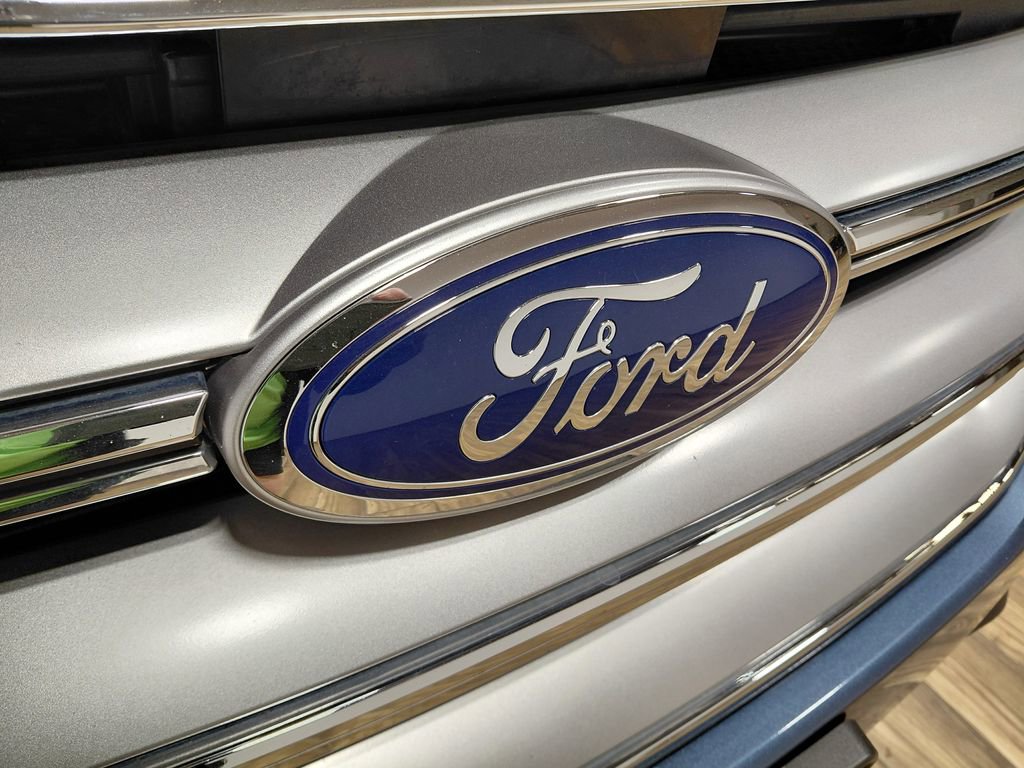 Certified 2018 Ford Edge Titanium AWD/4WD image 12