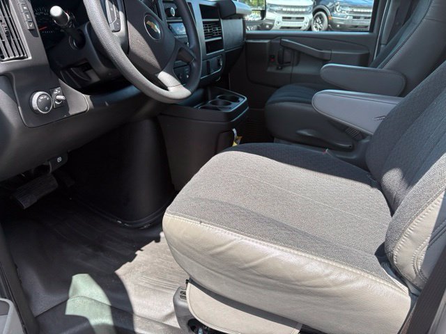 Used 2025 Chevrolet Express 2500 w/ Driver Convenience Package RWD image 15