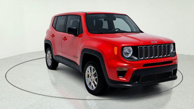 Used 2023 Jeep Renegade Latitude AWD/4WD image 1