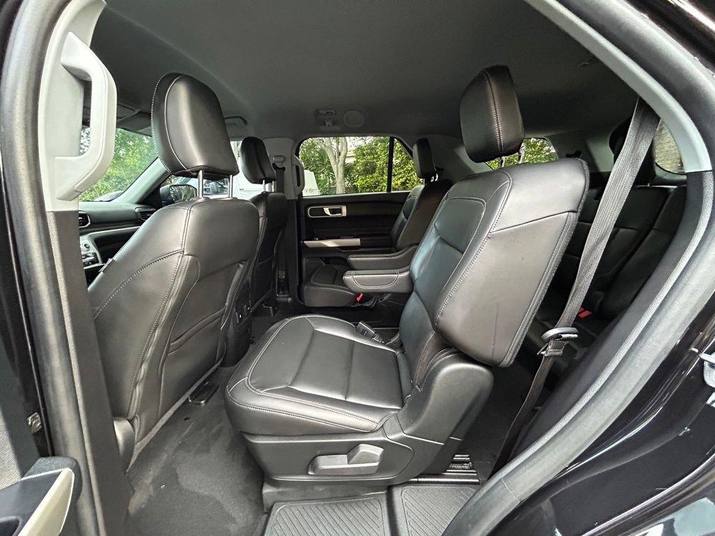 Certified 2022 Ford Explorer XLT w/ Equipment Group 202A RWD image 32