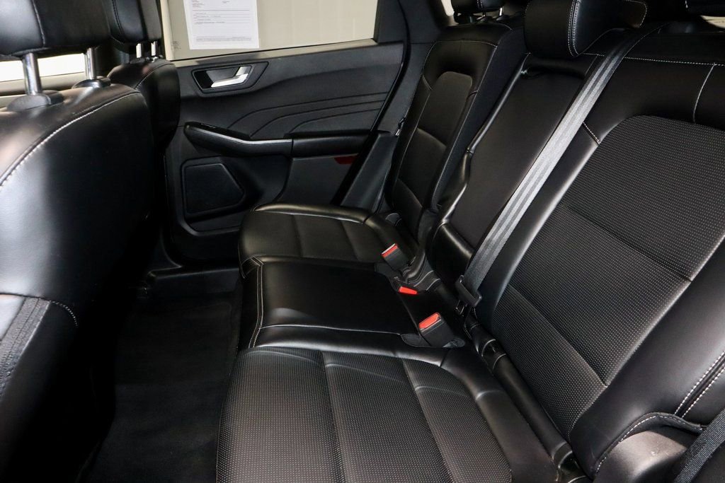 Certified 2024 Ford Escape Platinum AWD/4WD image 24