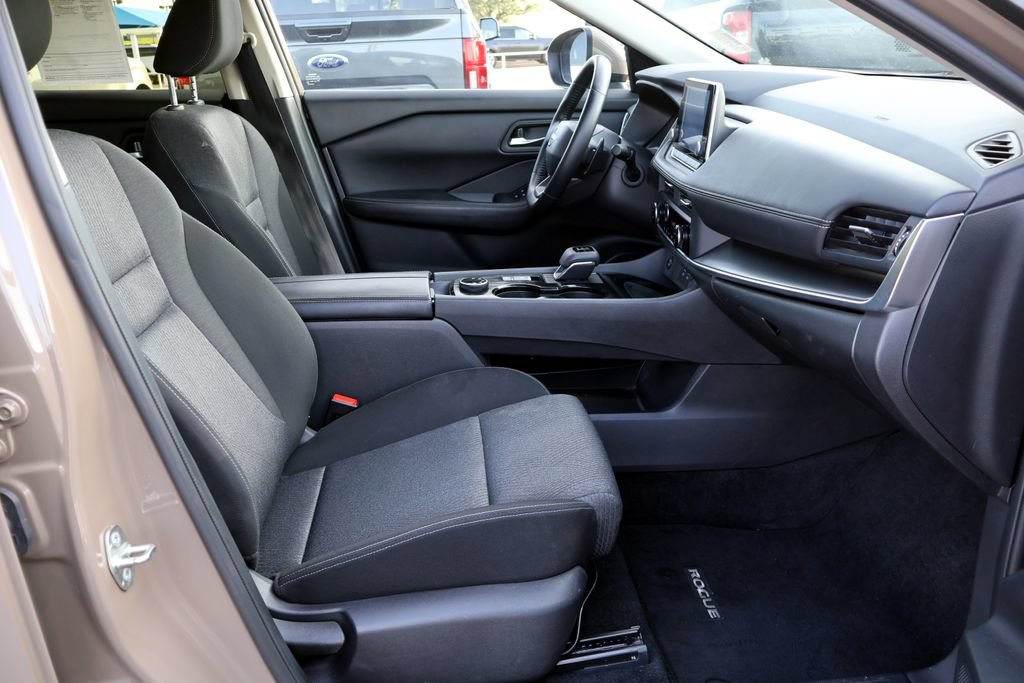 Used 2025 Nissan Rogue SV AWD/4WD image 20