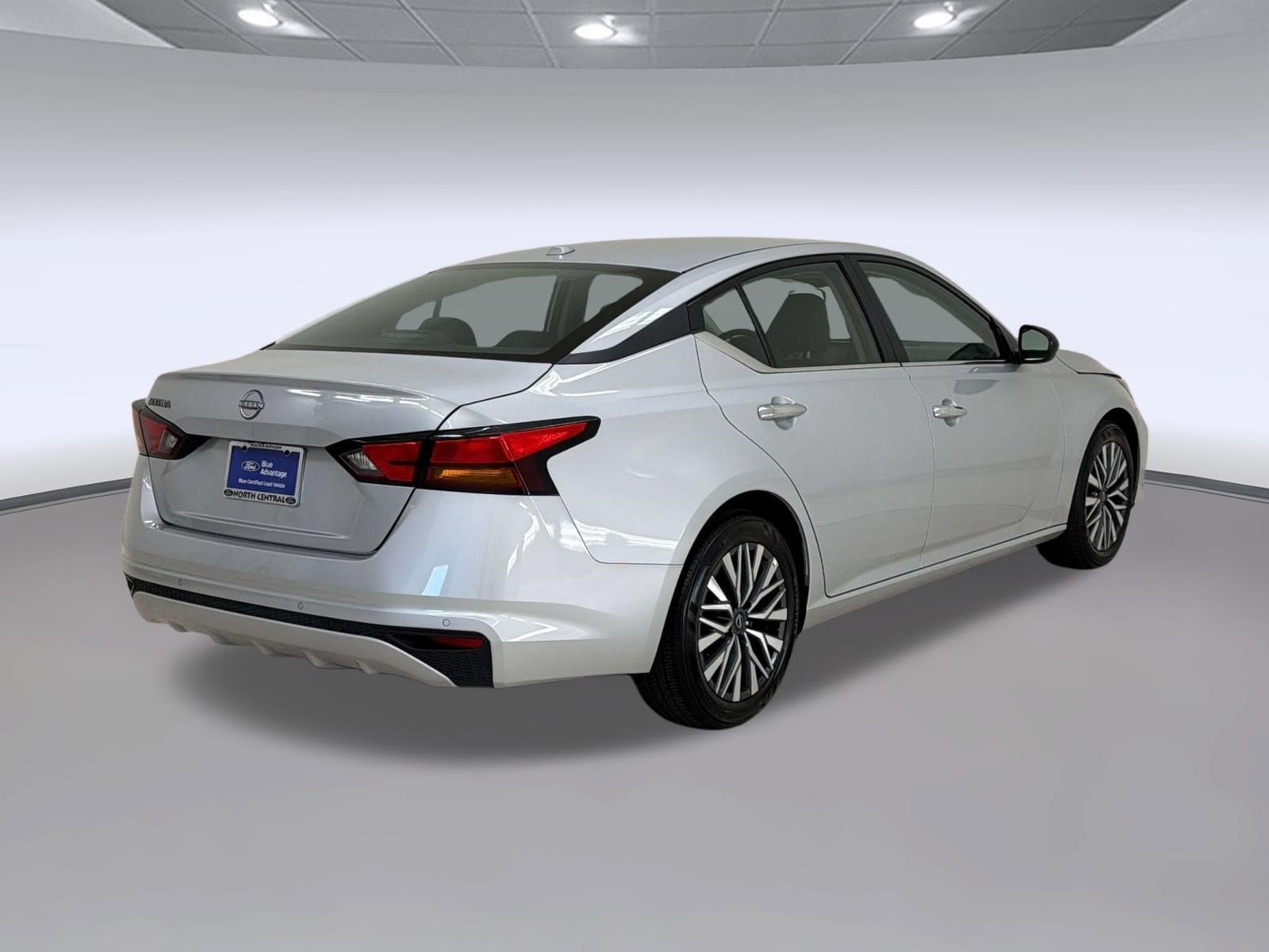 Used 2025 Nissan Altima 2.5 SV FWD image 9