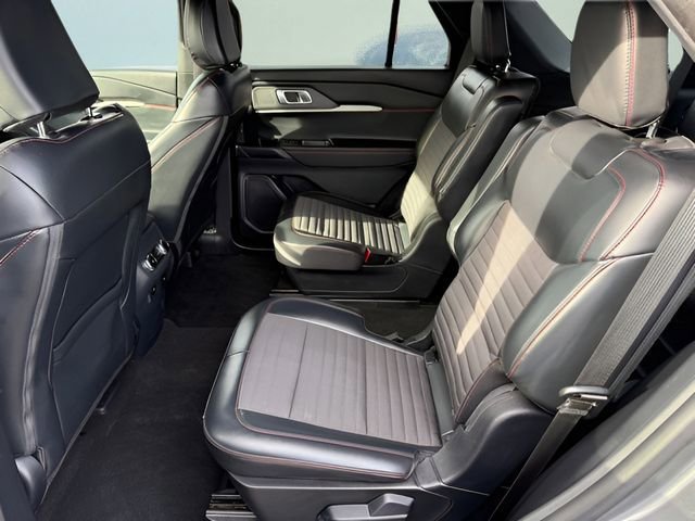 Certified 2025 Ford Explorer ST-Line image 13
