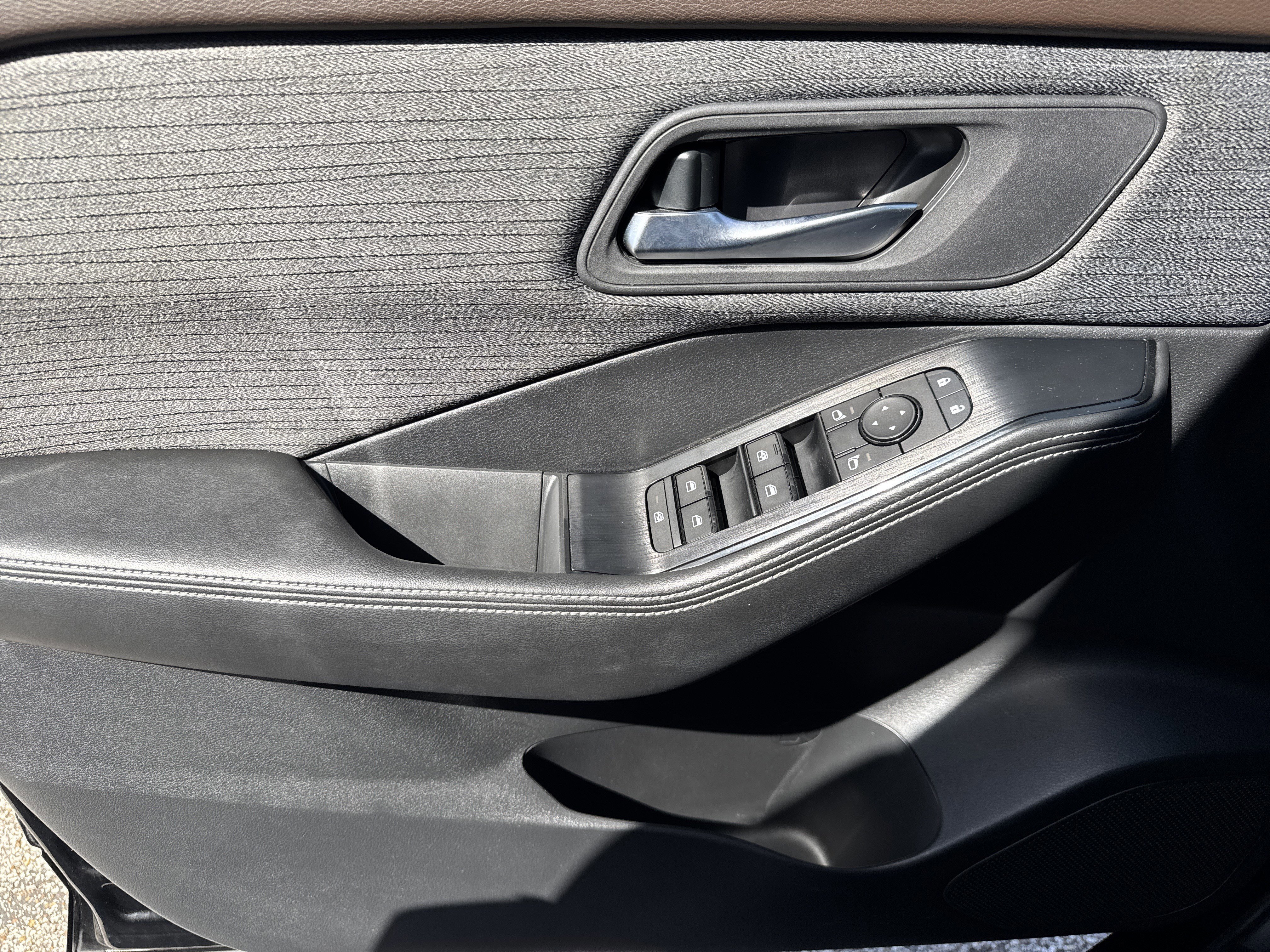 Used 2021 Nissan Rogue SV image 14