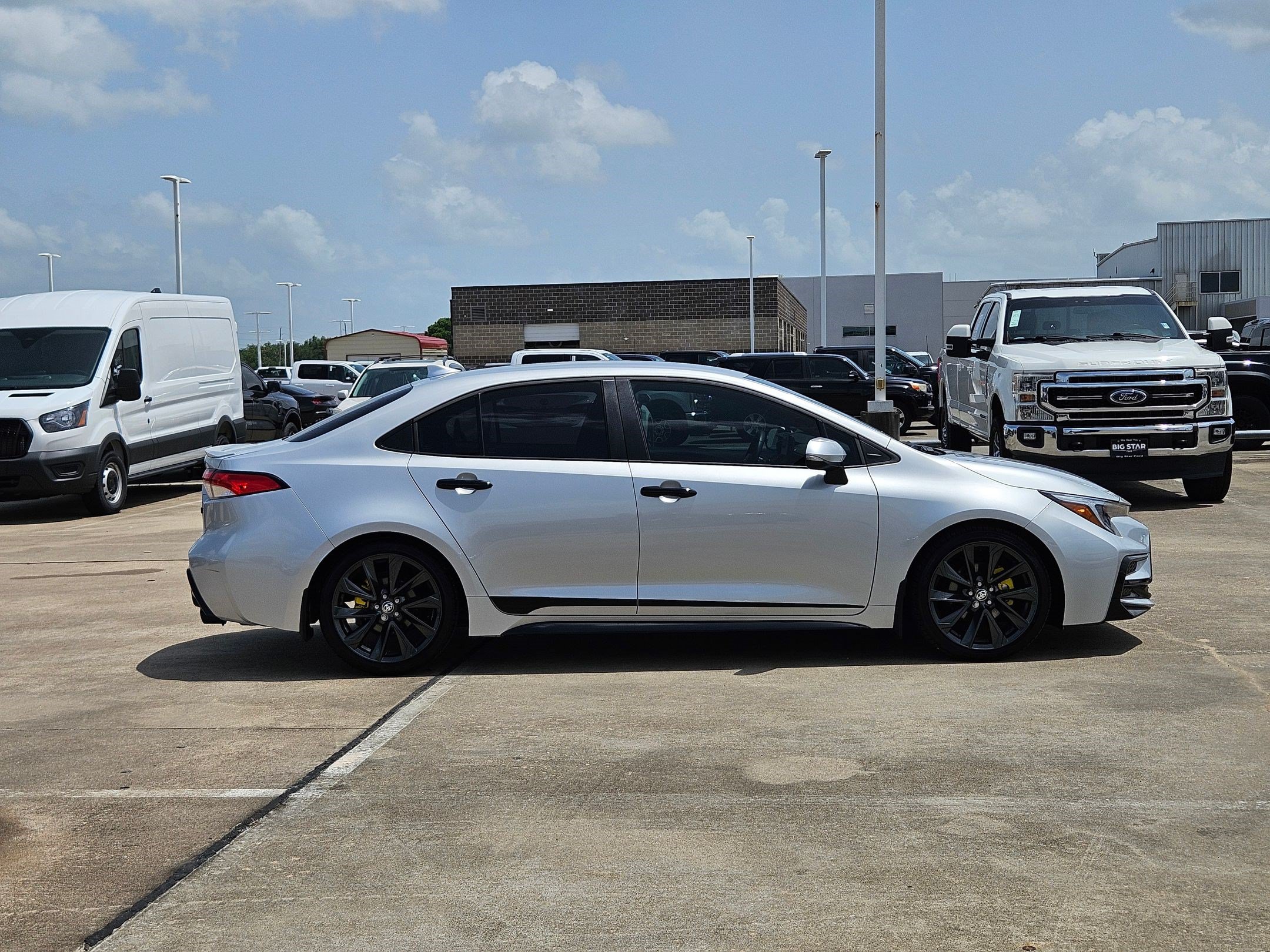 Used 2026 Toyota Corolla SE FWD image 2