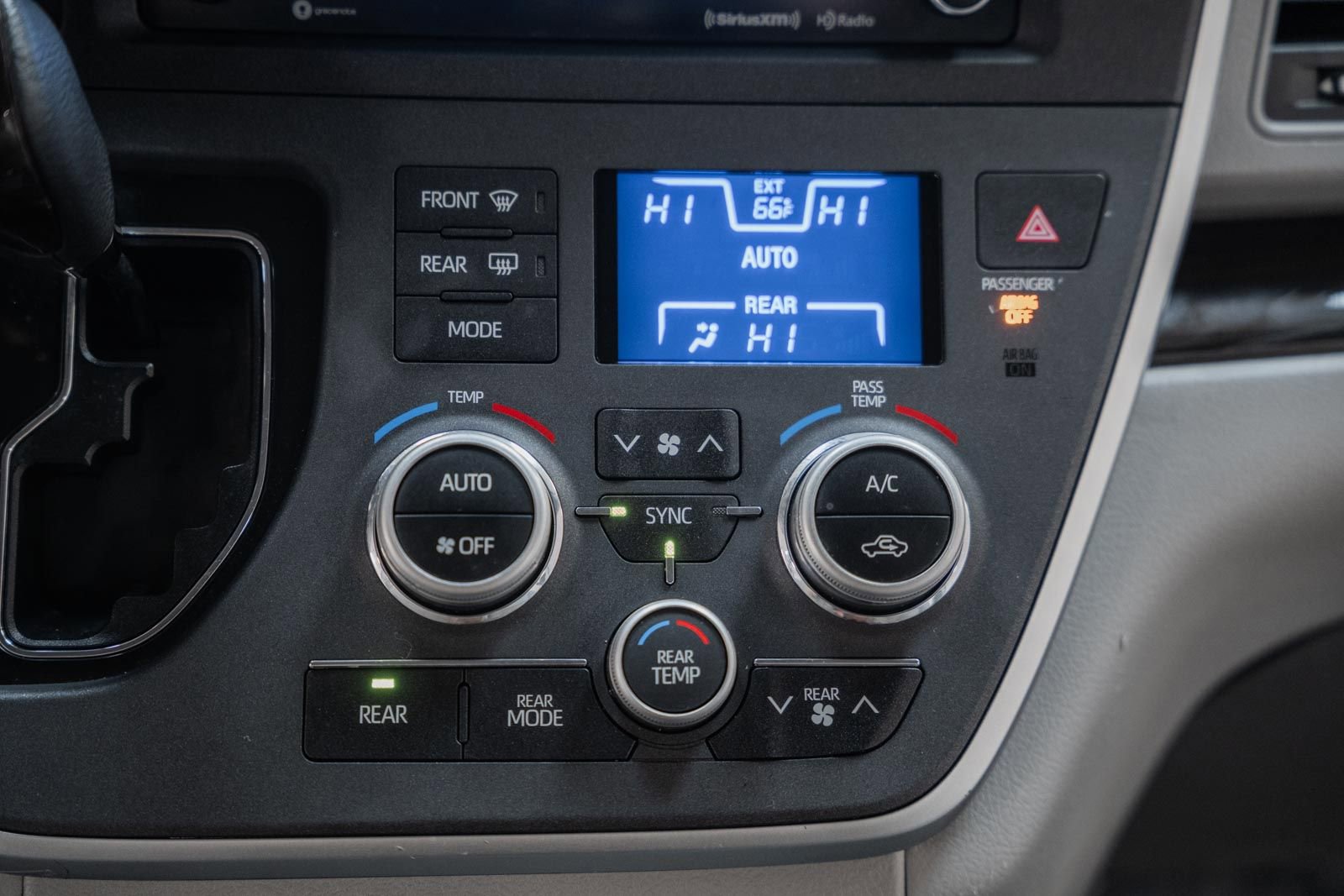 Used 2020 Toyota Sienna XLE w/ XLE Navigation Package image 30