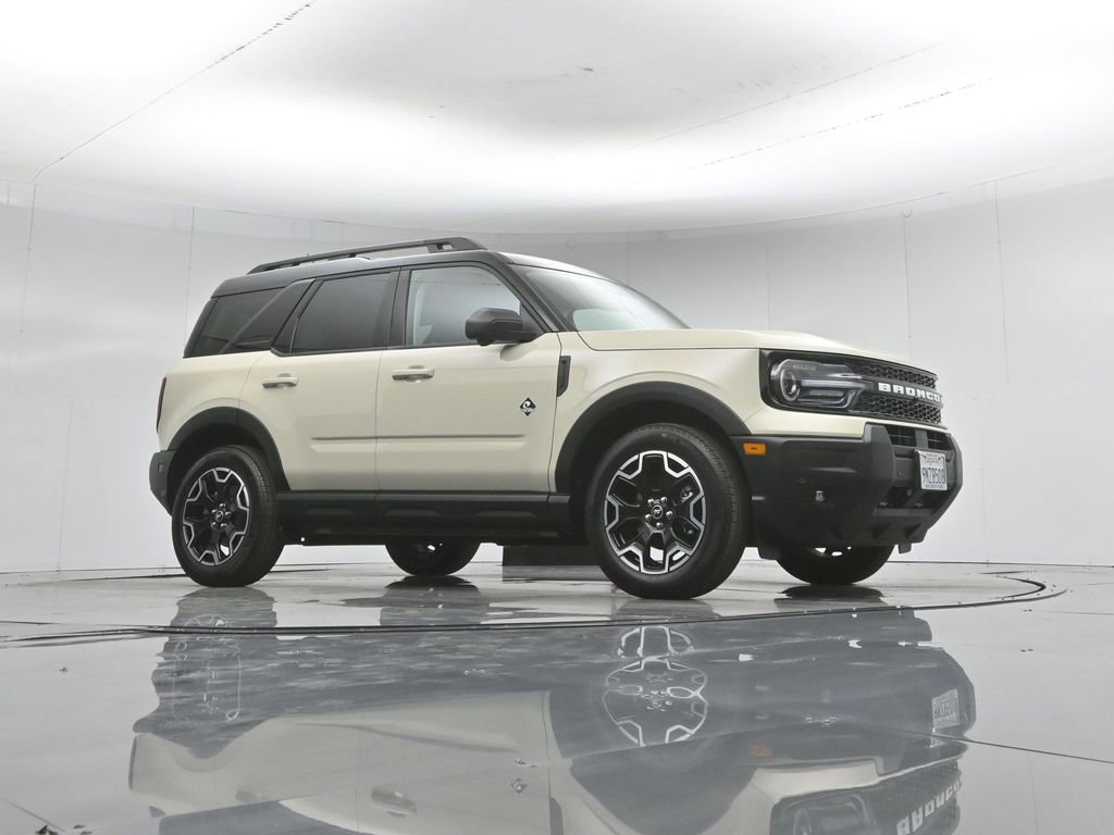 Certified 2025 Ford Bronco Sport Outer Banks w/ Outer Banks Tech Package+ AWD/4WD image 4