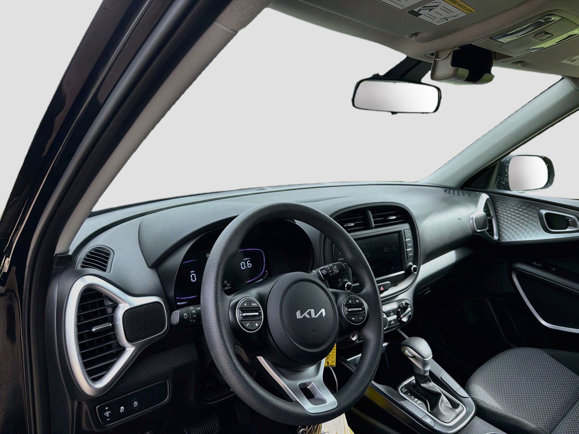 Used 2025 Kia Soul LX w/ LX Technology Package FWD image 9