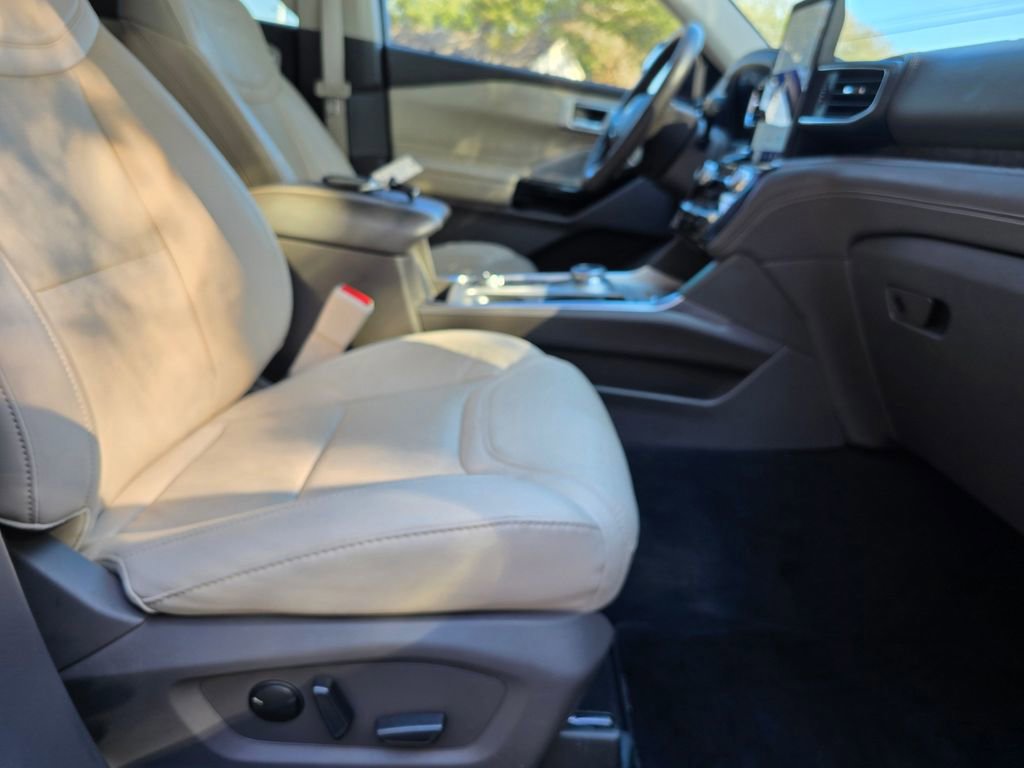 Certified 2022 Ford Explorer Platinum w/ Equipment Group 601A image 66