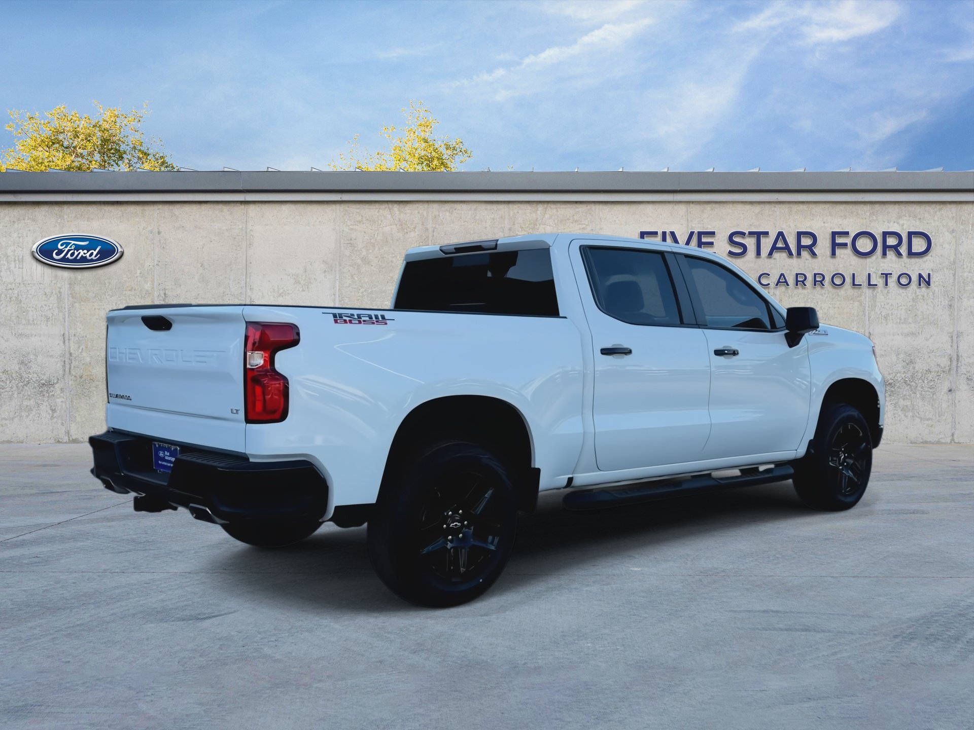 Used 2024 Chevrolet Silverado 1500 LT Trail Boss w/ Convenience Package II AWD/4WD image 8
