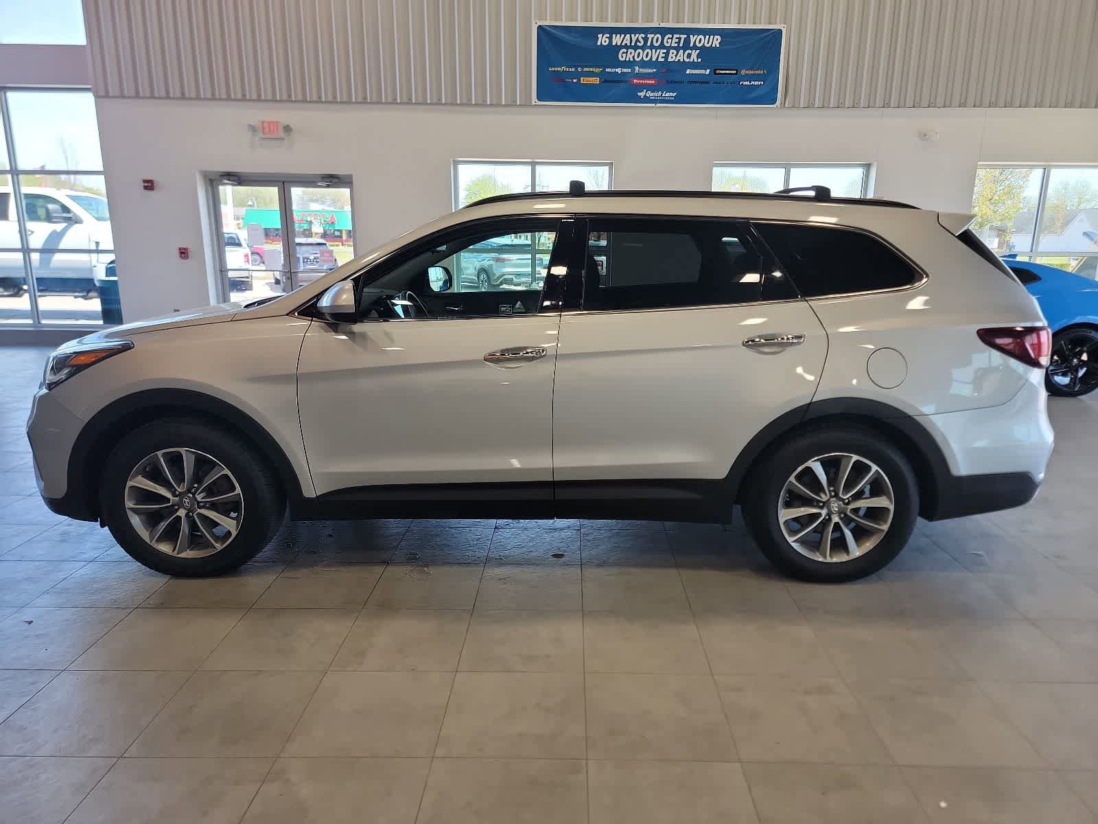 Used 2018 Hyundai Santa Fe SE w/ Cargo Package AWD/4WD image 8