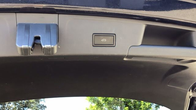 Used 2020 Volkswagen Atlas Cross Sport SE image 11