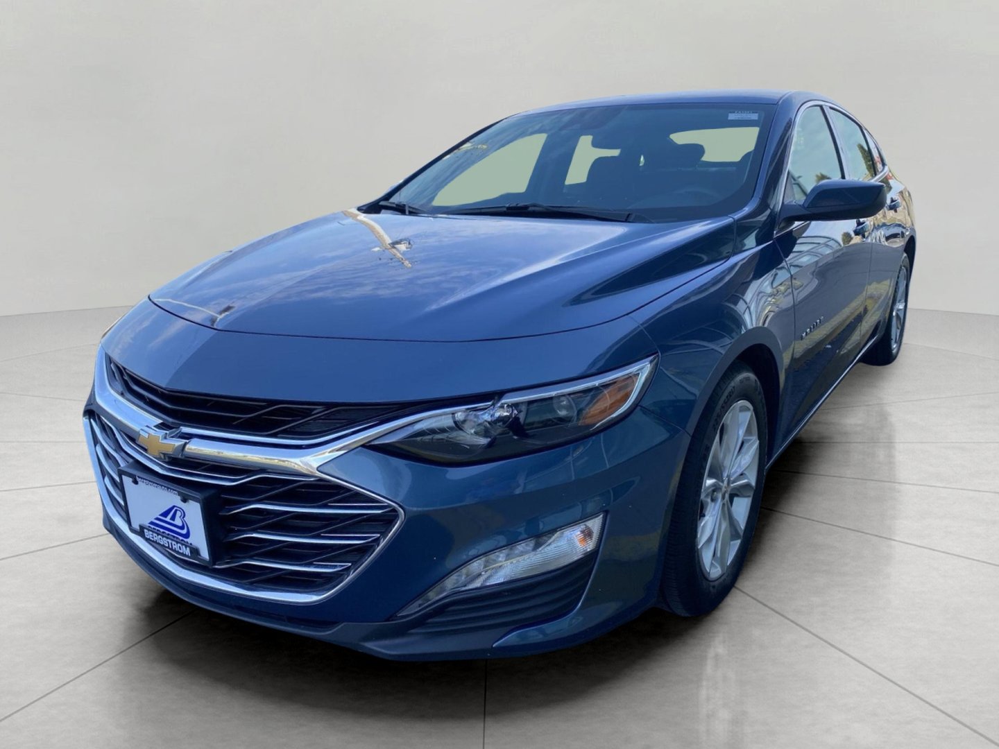 Used 2025 Chevrolet Malibu LT FWD image 4