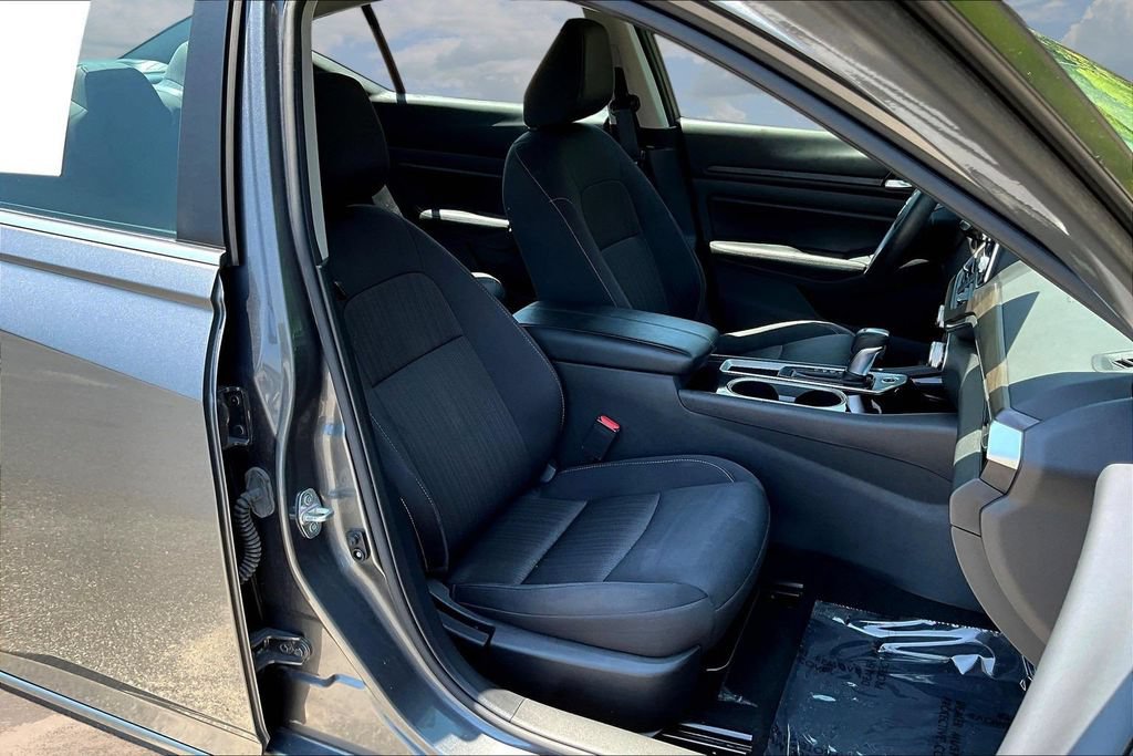 Used 2024 Nissan Altima 2.5 SV FWD image 31