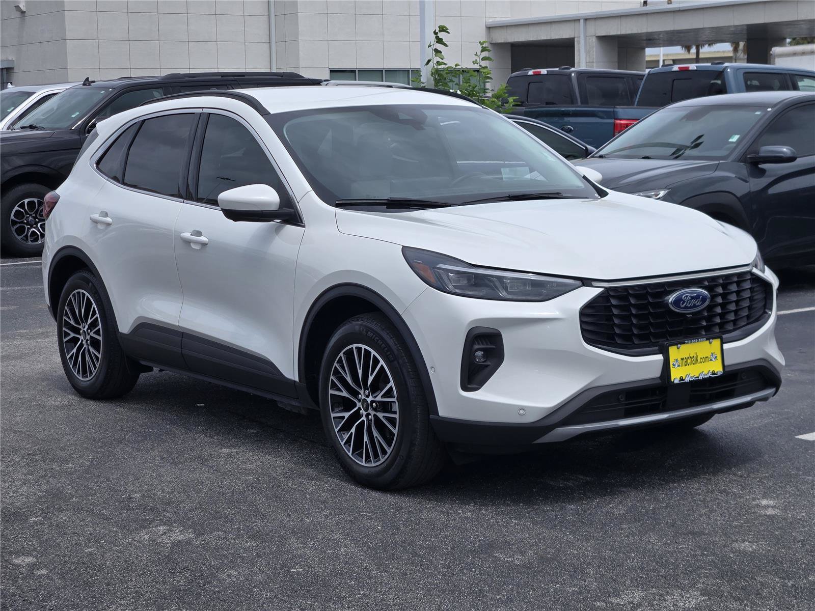 Certified 2023 Ford Escape SE w/ PHEV Premium Package FWD image 3