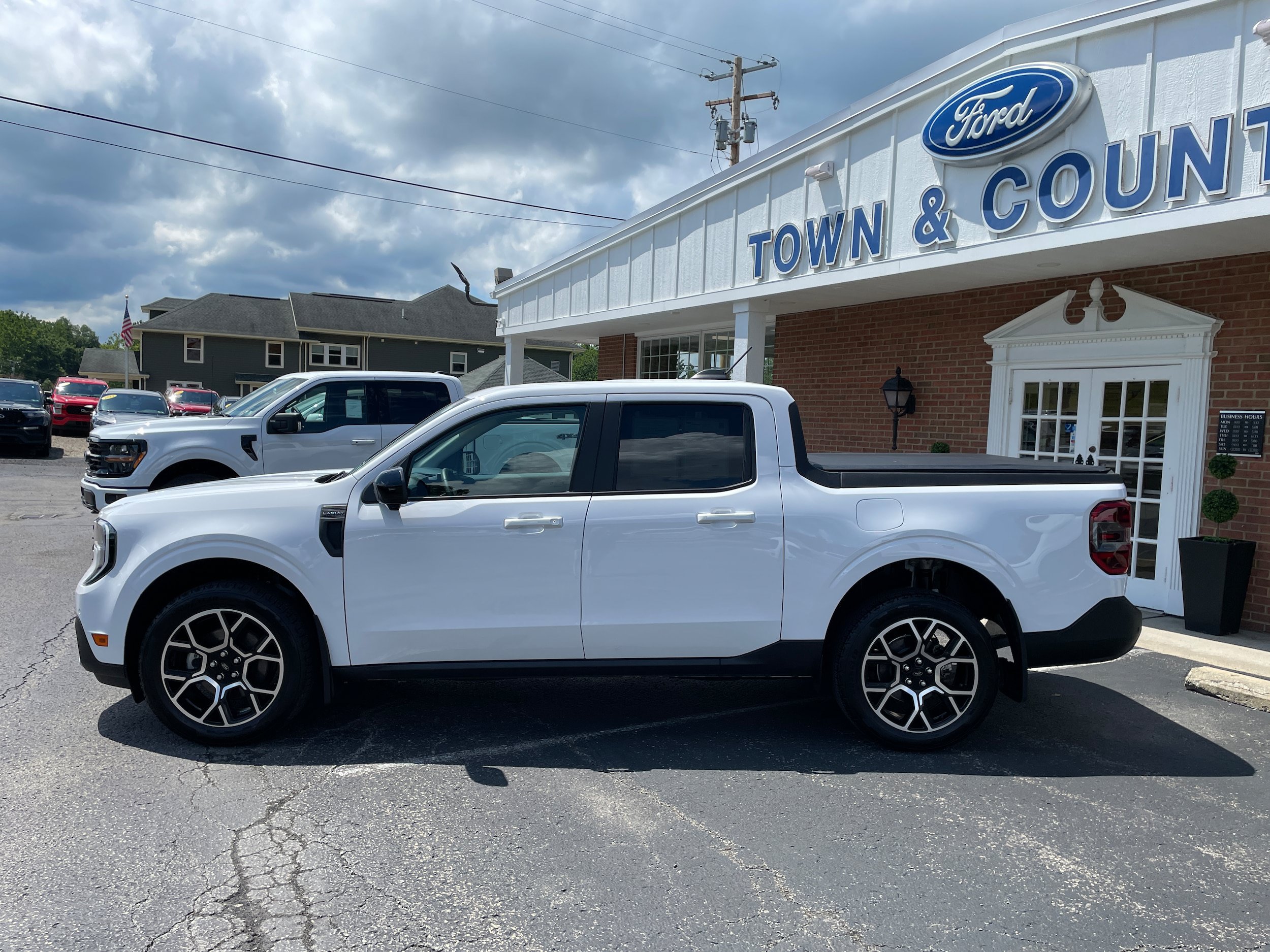 Certified 2025 Ford Maverick Lariat AWD/4WD image 9