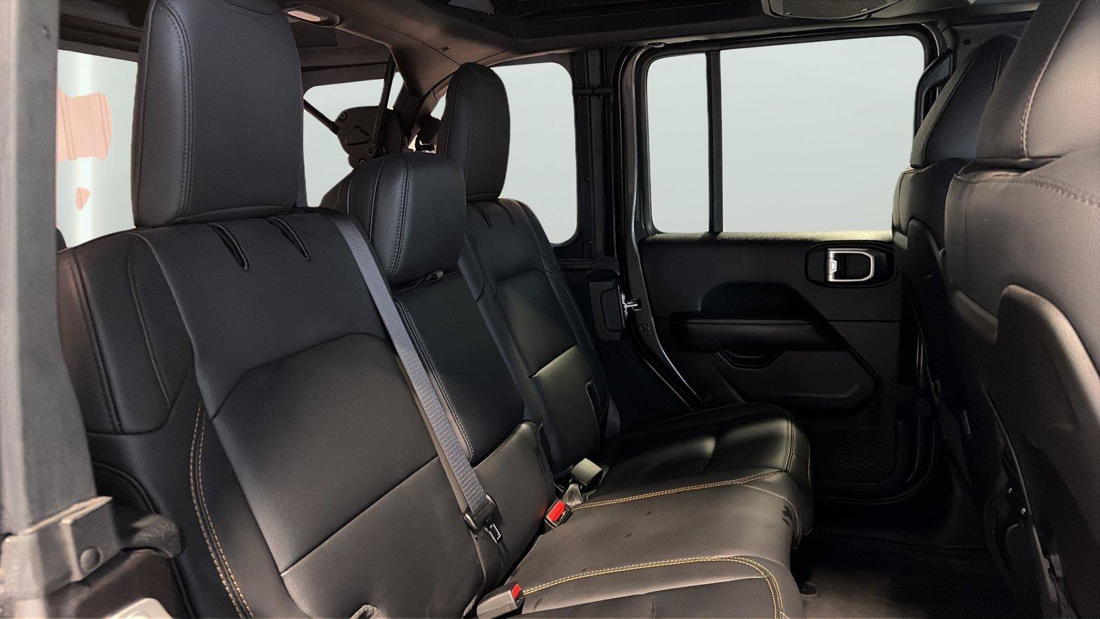 Used 2025 Jeep Wrangler Unlimited Sahara AWD/4WD image 15