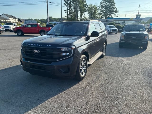 Certified 2025 Ford Expedition Active AWD/4WD image 46