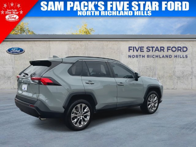 Used 2022 Toyota RAV4 XLE Premium FWD image 9